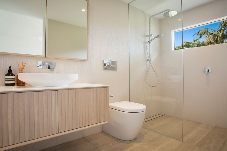 Tranquil Oasis – walking distance to beaches