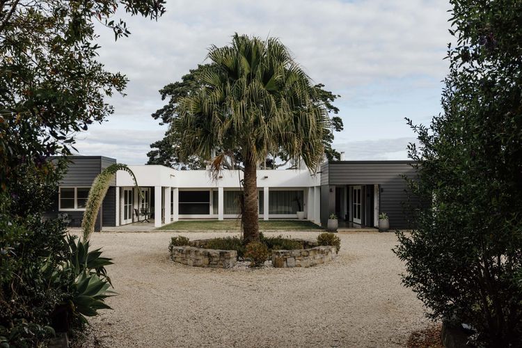 Amileka – luxury 25 acre estate with pool