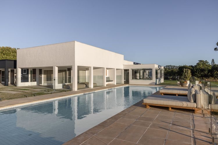 Amileka – luxury 25 acre estate with pool