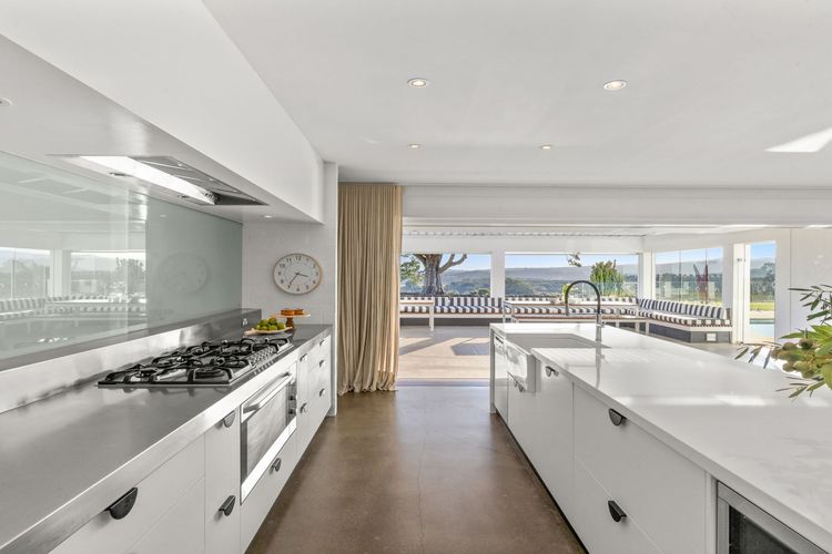 Amileka – luxury 25 acre estate with pool