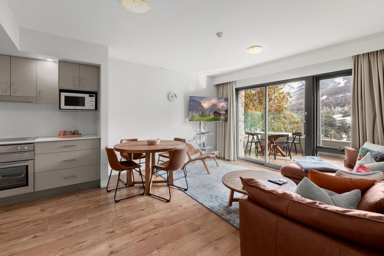 Lantern 9 Deluxe – Parking