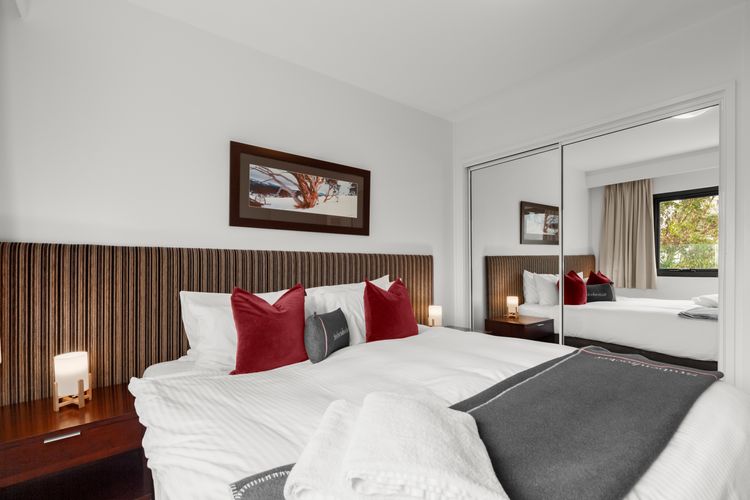 Lantern 9 Deluxe – Parking