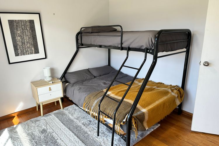 Saturn Sands – 30 Saturn Parade