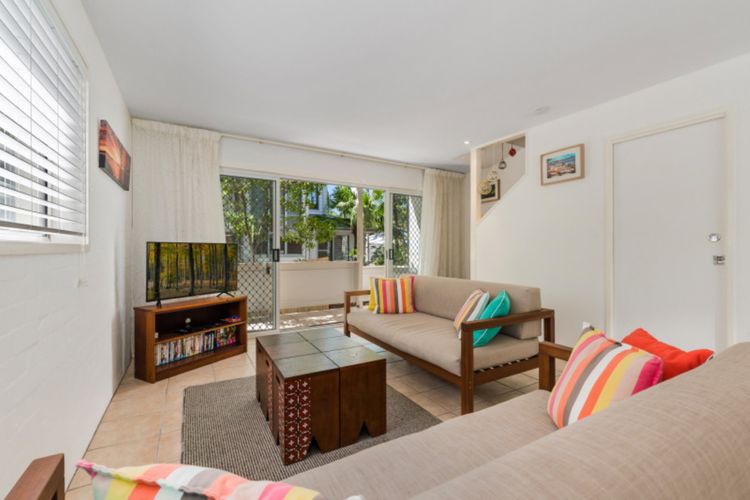 Lounge area with 40" Smart TV with WiFi and DVD player