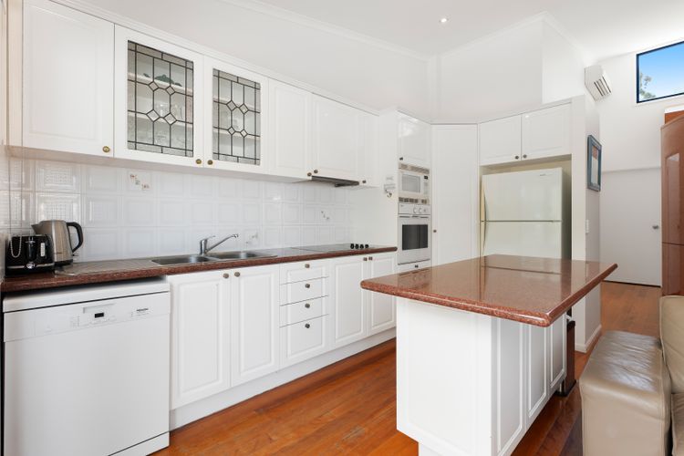 Kookaburra Lodge 4 Little Cove Road 8