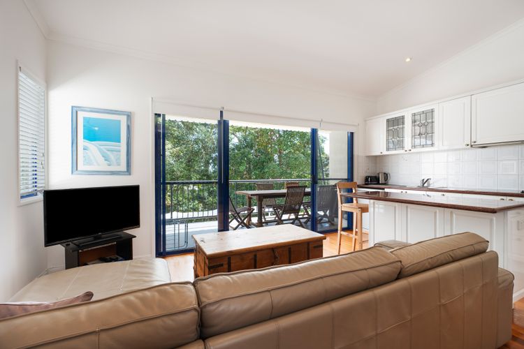 Kookaburra Lodge 4 Little Cove Road 8