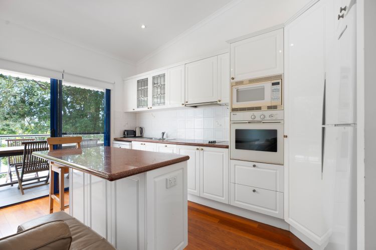 Kookaburra Lodge 4 Little Cove Road 8