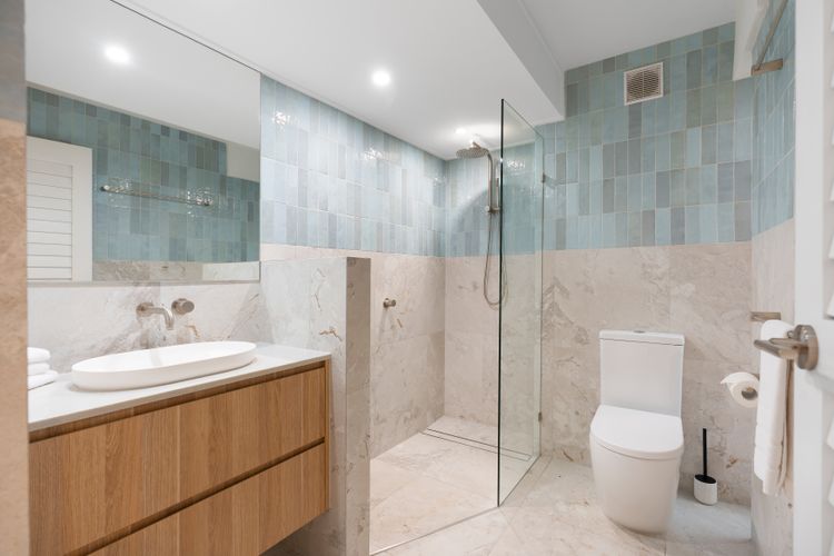 Kalimna 2 Picture Point Crescent 35