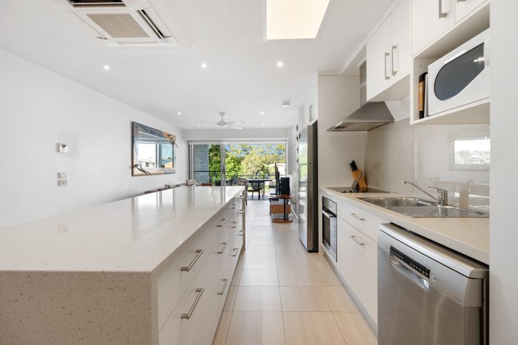 Jacaranda 12 Hastings Street 12