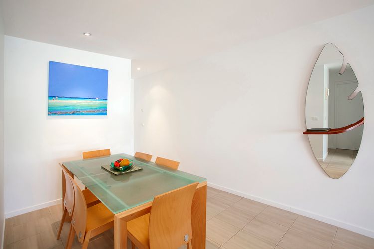 Jacaranda 12 Hastings Street 12