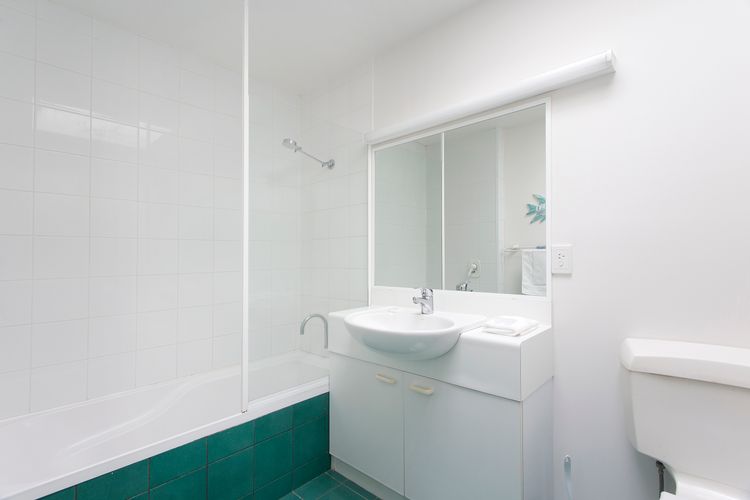 Dolphins 2 Alderly Terrace 36