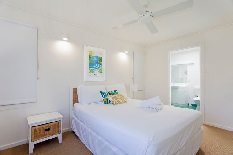 Dolphins 2 Alderly Terrace 36