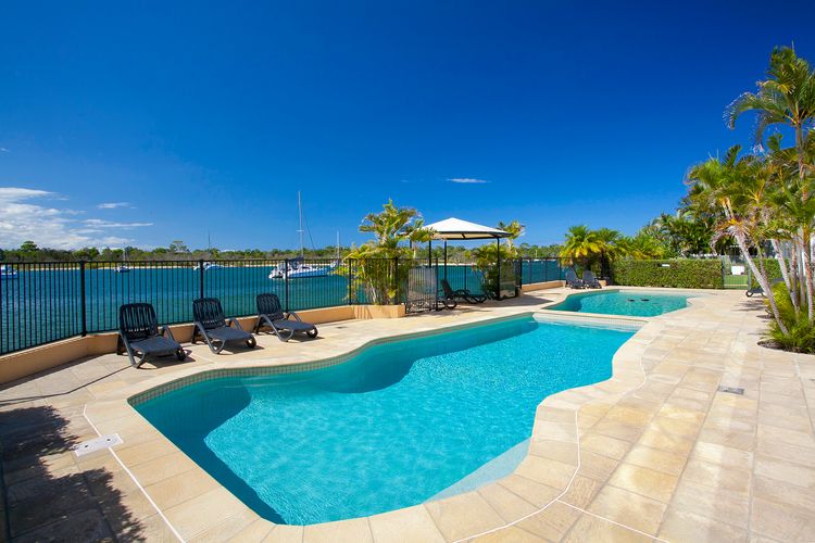 Commodore 1 Noosa Parade 80