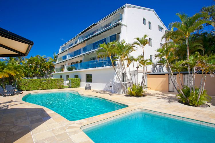 Commodore 1 Noosa Parade 80