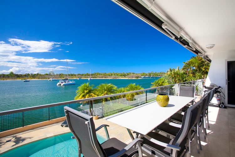 Commodore 1 Noosa Parade 80