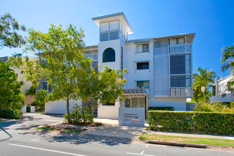 Commodore 1 Noosa Parade 80