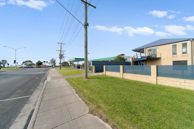 Bliss on the Bay – Upstairs and Games Room