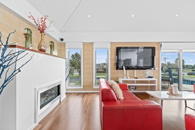 Bliss on the Bay – Upstairs and Games Room