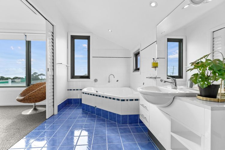 Bliss on the Bay – Upstairs and Games Room