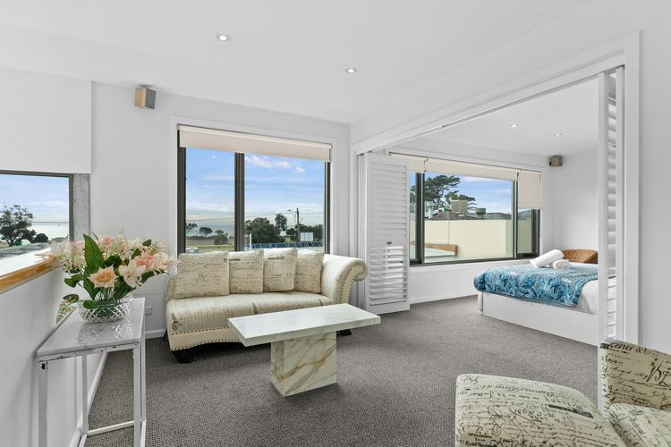 Bliss on the Bay – Full House