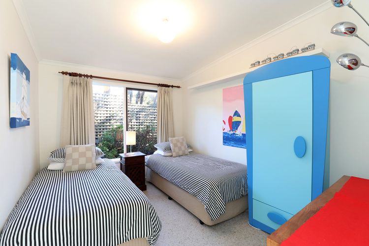 bedroom with two single beds