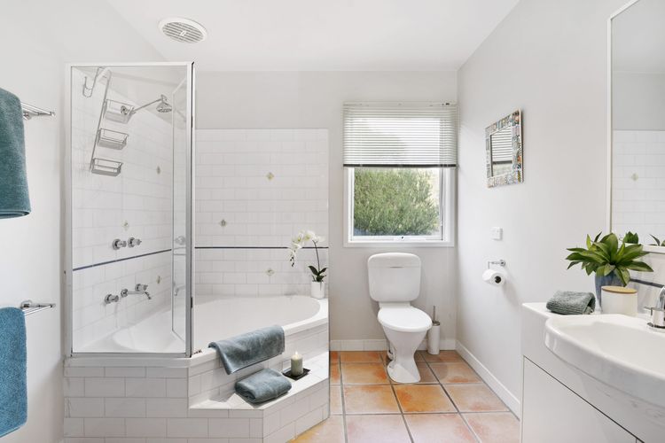 Upstairs Central Bathroom