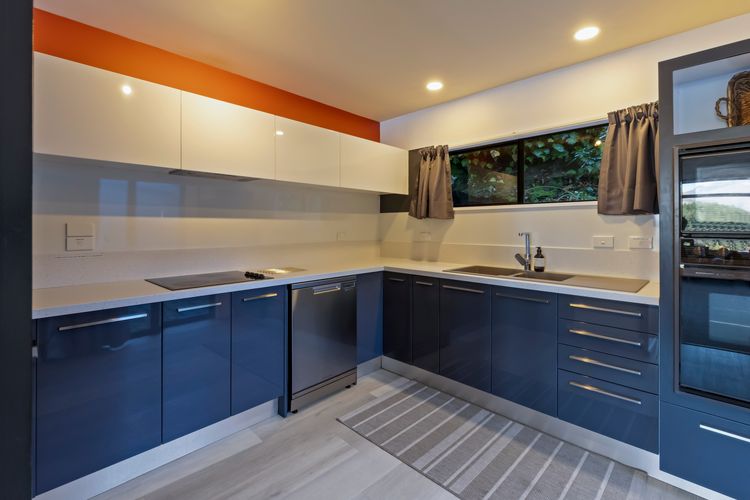 3 Bedroom Lakeview Apartment