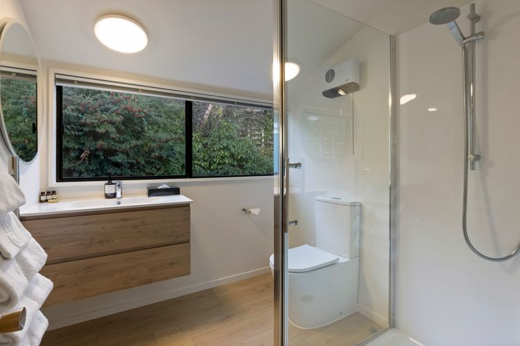 3 Bedroom Lakeview Apartment