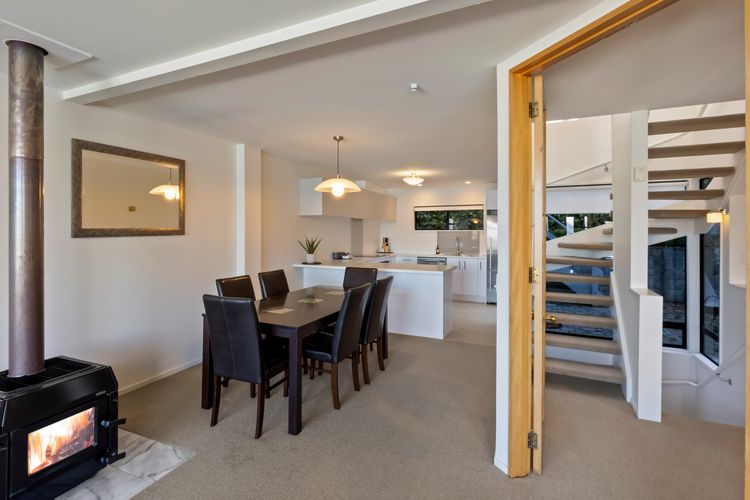 3 Bedroom Lakeview Apartment