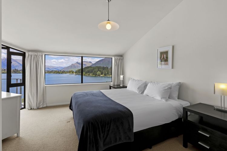 3 Bedroom Lakeview Apartment