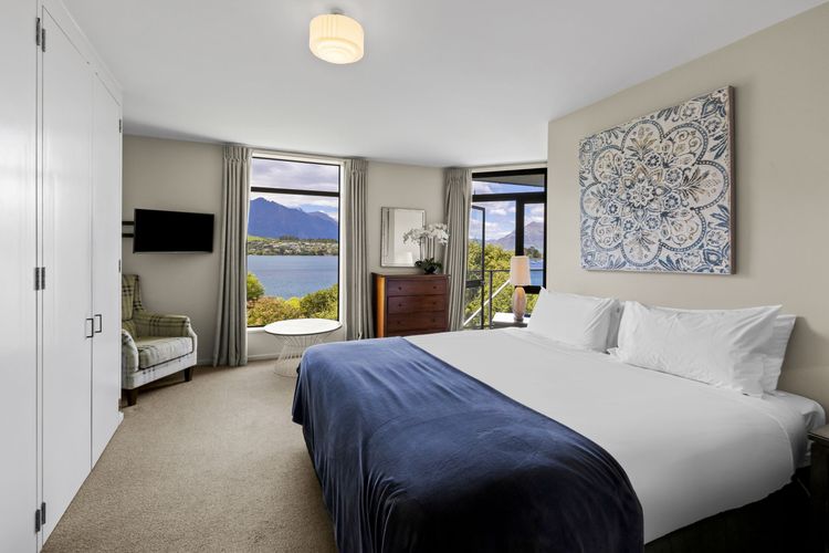1 Bedroom Lakeview Apartment