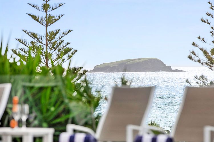 Solitary Views – Sapphire Beach