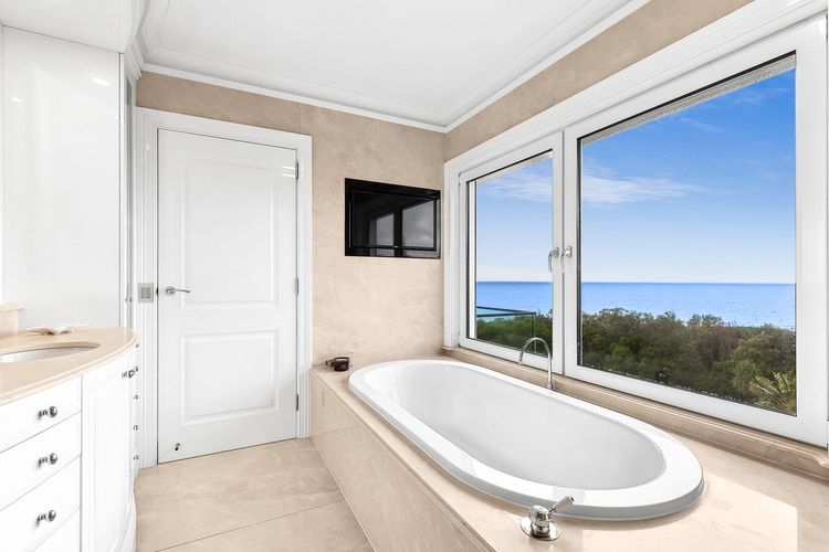 Solitary Views – Sapphire Beach