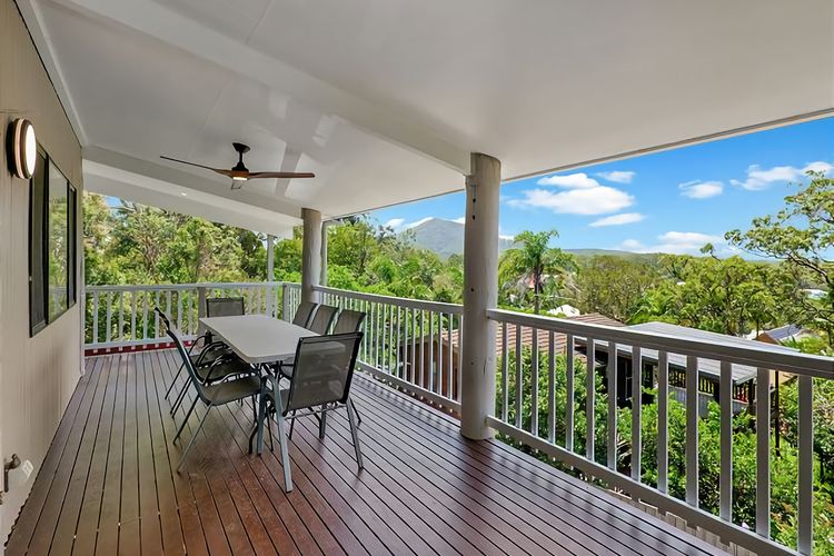 Hibiscus Hideaway Valla Beach 4BR home w/ two verandahs