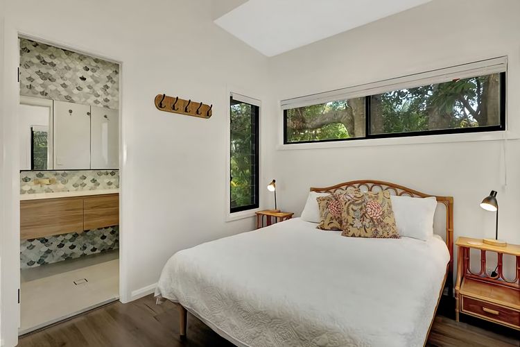 Hibiscus Hideaway Valla Beach 4BR home w/ two verandahs