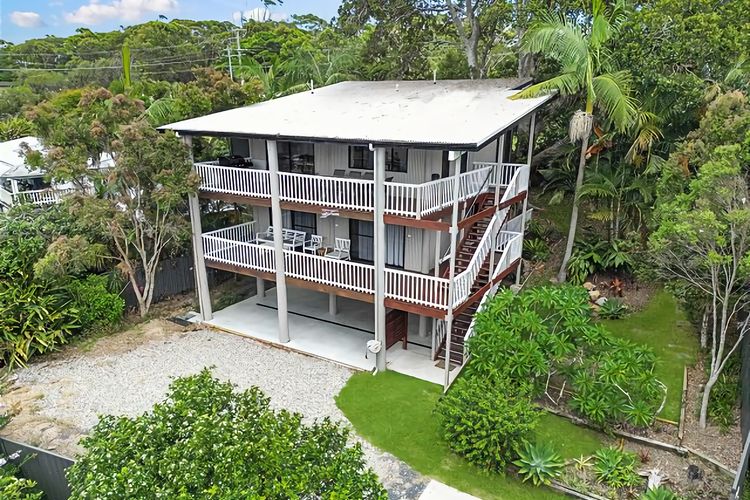 Hibiscus Hideaway Valla Beach 4BR home w/ two verandahs