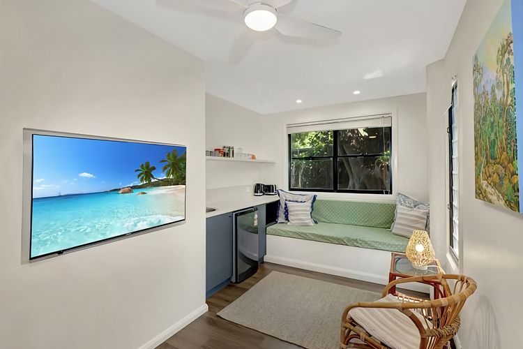 Hibiscus Hideaway Valla Beach 4BR home w/ two verandahs