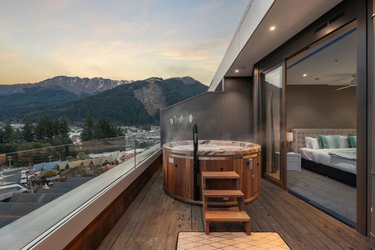 Recently installed outdoor hot tub overlooking Lake Wakatipu and Cecil Peak.