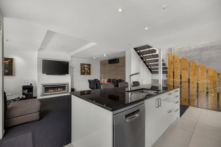Central Queenstown Melbourne St Apartment