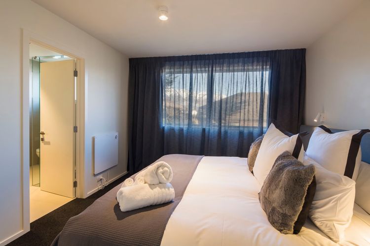 King bed or split into 2x single beds