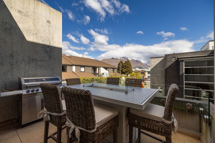 Central Queenstown Melbourne St Apartment