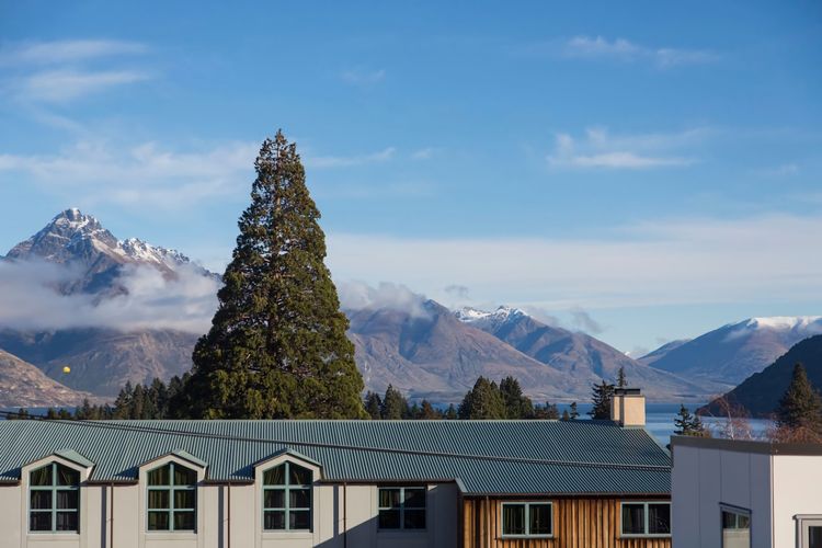 5 minutes walk to downtown Queenstown