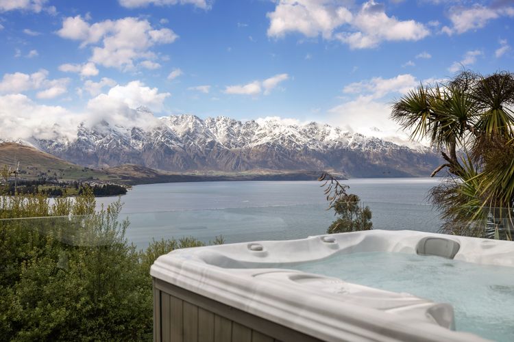 The Views and Spa 4BRM