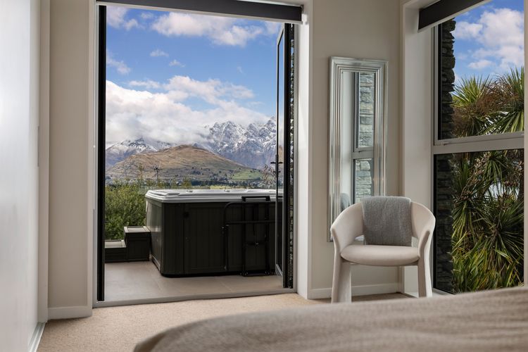 The Views and Spa 4BRM