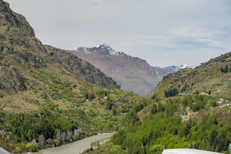 Kiwi 2-bed Apartment minutes from Coronet Peak