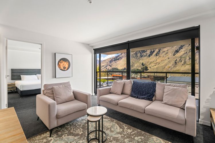 Kiwi Apartment minutes from Coronet Peak Skiing