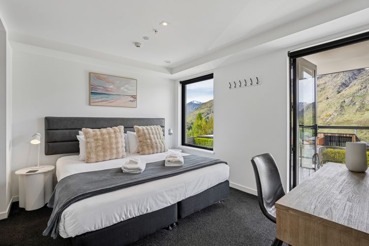 Kiwi 2-bed Apartment minutes from Coronet Peak