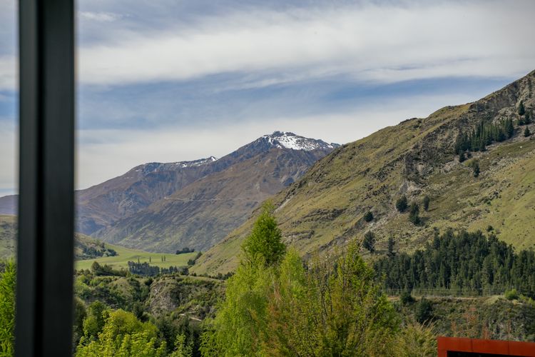 Kiwi 2-bed Apartment minutes from Coronet Peak