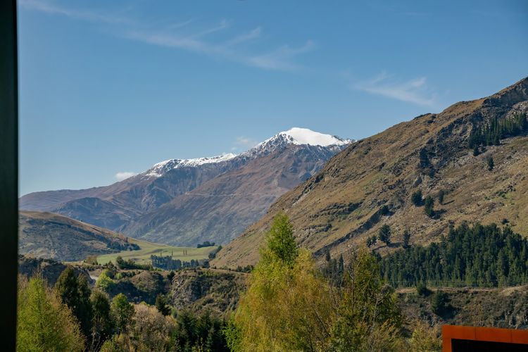 Stunning views to the east show The Remarkables Mountain Range. Make sure you wake up early to see the incredible sunrises from the east!
