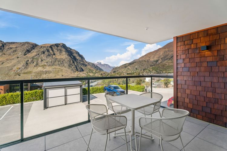 A covered balcony provides a great outdoor space to sit and watch the alpine weather go by! Views of the Shotover River, Cecil Peak, Bowen Peak, Sugar Loaf mountain and more.